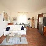 דירה Rokkaria Holidays *