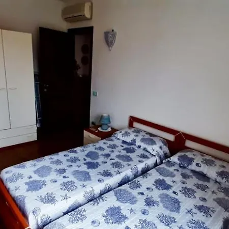 Rokkaria Holidays דירה